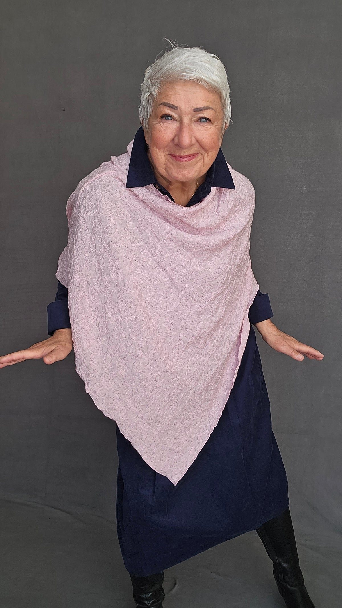 By Basics Poncho by basics- Bubblewool 1501 Poncho kunstkolonialen