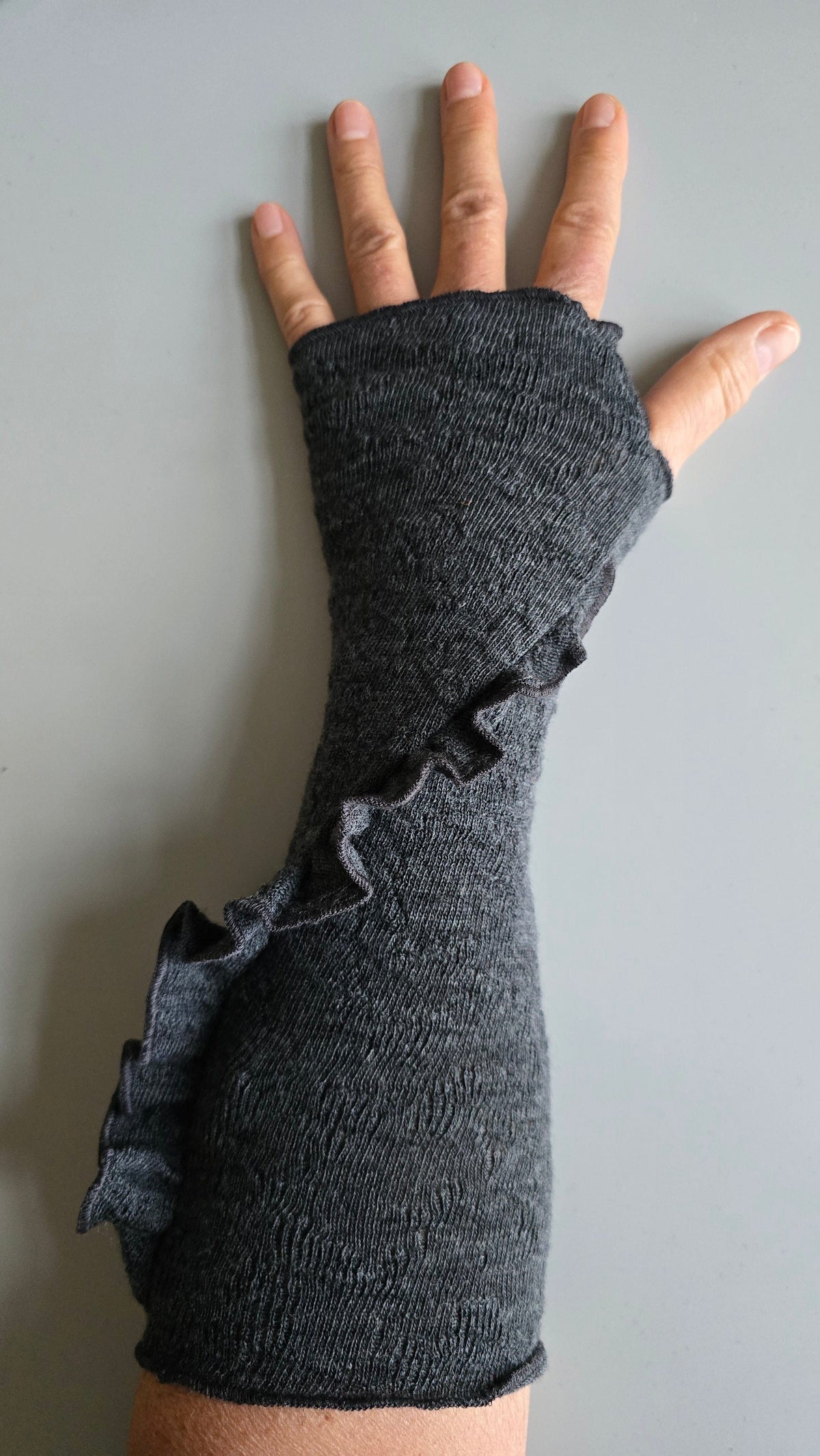 By Basics Pulsvarmere Anthrasite melange by basics- Bubblewool 1509 pulser m/volang kunstkolonialen