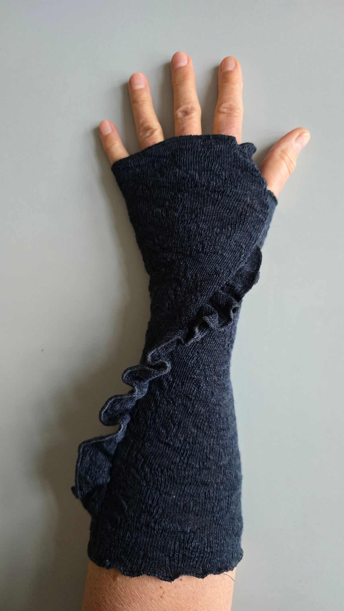 By Basics Pulsvarmere Midnight blue melange by basics- Bubblewool 1509 pulser m/volang kunstkolonialen