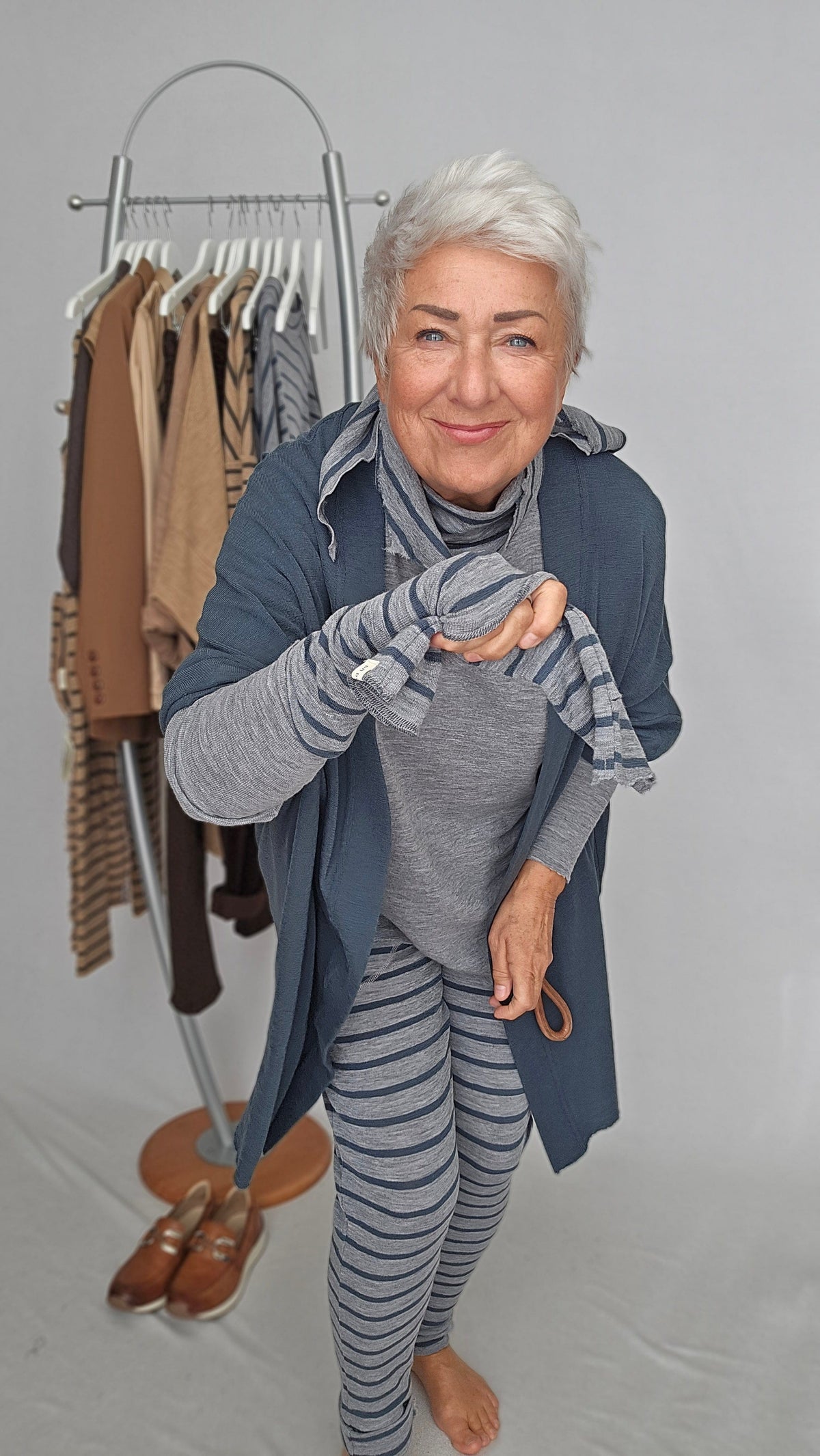 By Basics Pulsvarmere Steel grey/ Asphalt striper By Basics- 1014 Pulsvarmere i merinoull kunstkolonialen
