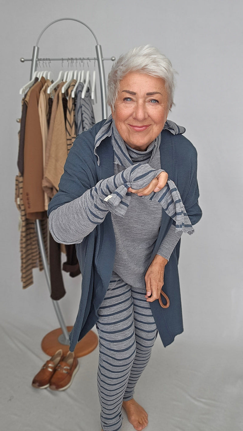 By Basics Pulsvarmere Steel grey/ Asphalt striper By Basics- 1014 Pulsvarmere i merinoull kunstkolonialen