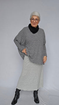 By Basics Skjerf Black By Basics- 1505 Bubblewool Lite triangelskjerf (miniskjerf) kunstkolonialen