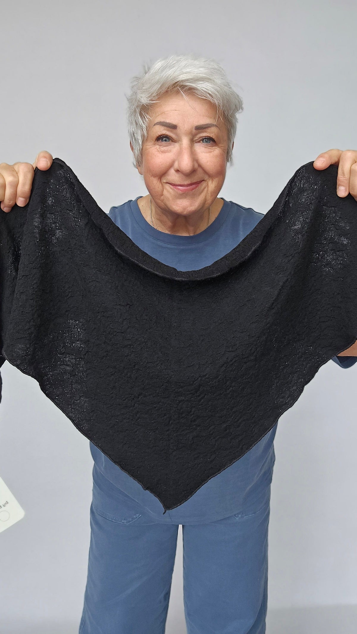 By Basics Skjerf Black by basics- 1515 bubblewool tørkle kunstkolonialen