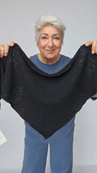 By Basics Skjerf Black by basics- 1515 bubblewool tørkle kunstkolonialen