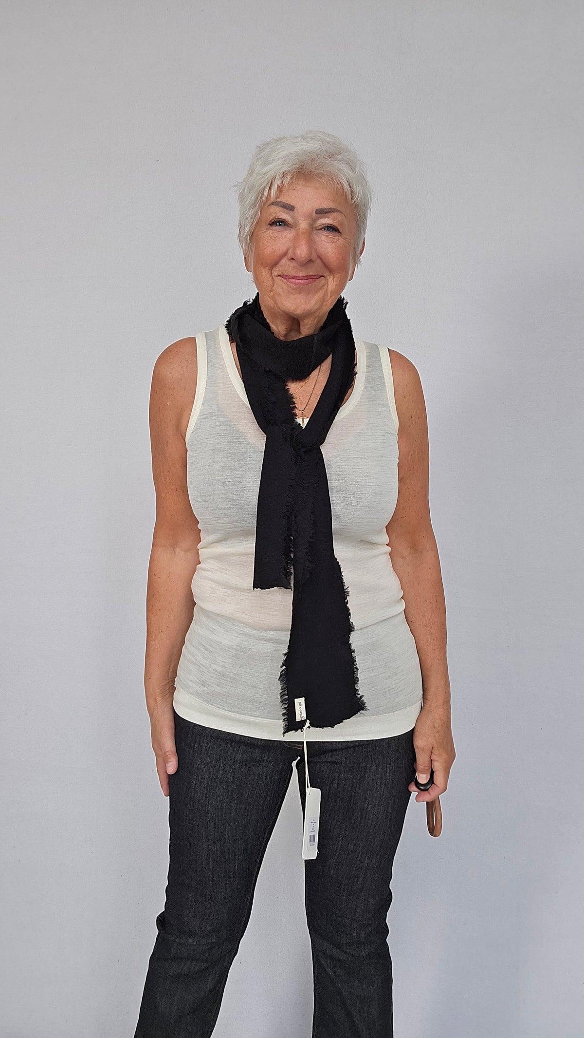 By Basics Skjerf Black by basics- 1049 Smalt skjerf (kan brukes som slips) kunstkolonialen