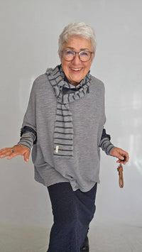 By Basics Skjerf By Basics- Smalt skjerf (kan brukes som slips) kunstkolonialen