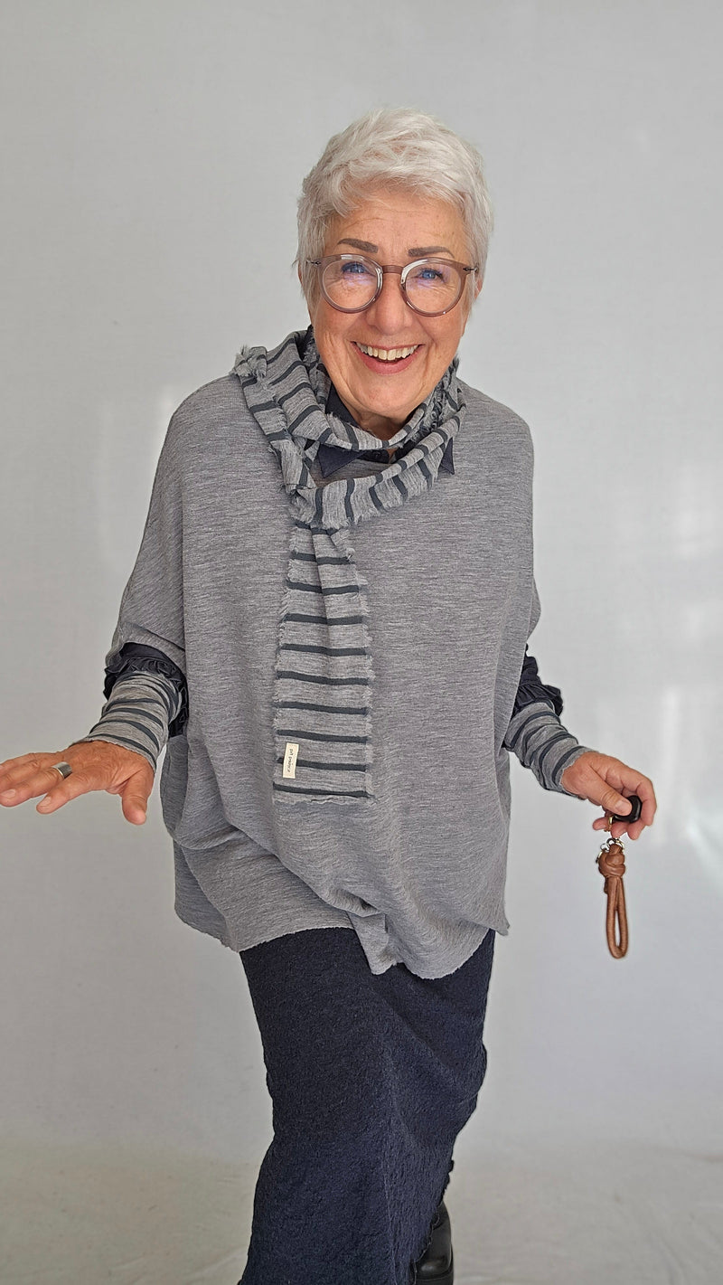 By Basics Skjerf By Basics- Smalt skjerf (kan brukes som slips) kunstkolonialen