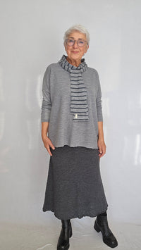 By Basics Skjerf By Basics- Smalt skjerf (kan brukes som slips) kunstkolonialen