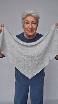 By Basics Skjerf Dawn grey melange by basics- 1515 bubblewool tørkle kunstkolonialen
