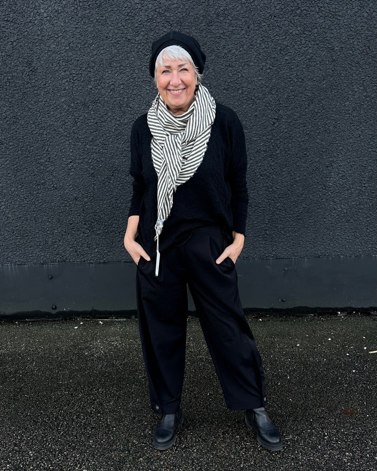 By Basics Skjerf Raw white/ earth melange by basics- 1023 Sjal trekantet kunstkolonialen