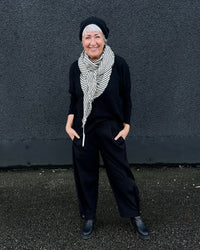 By Basics Skjerf Raw white/ earth melange by basics- 1023 Sjal trekantet kunstkolonialen