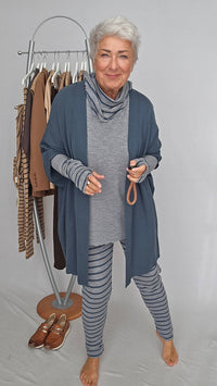 By Basics Skjerf Steel grey/ Asphalt striper By Basics- 1040 Lite triangel skjerf (miniskjerf) kunstkolonialen