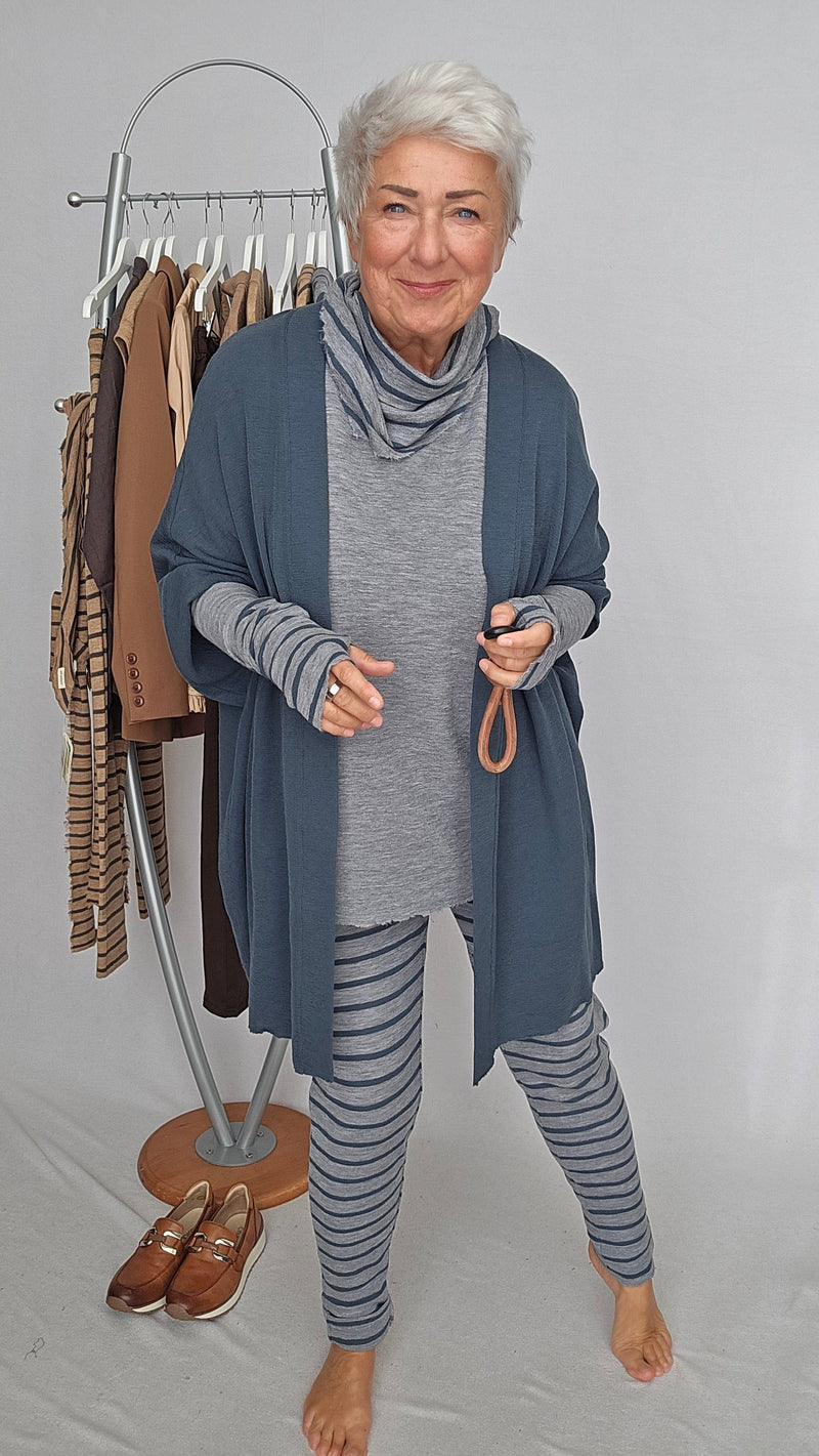 By Basics Skjerf Steel grey/ Asphalt striper By Basics- 1040 Lite triangel skjerf (miniskjerf) kunstkolonialen