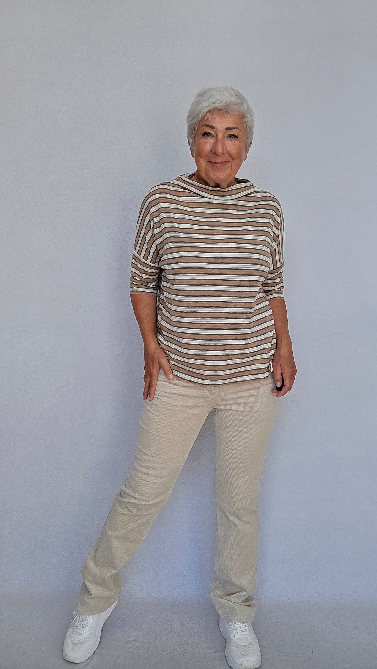 By Basics Topp by basics- 4083 Vid ulltopp kunstkolonialen