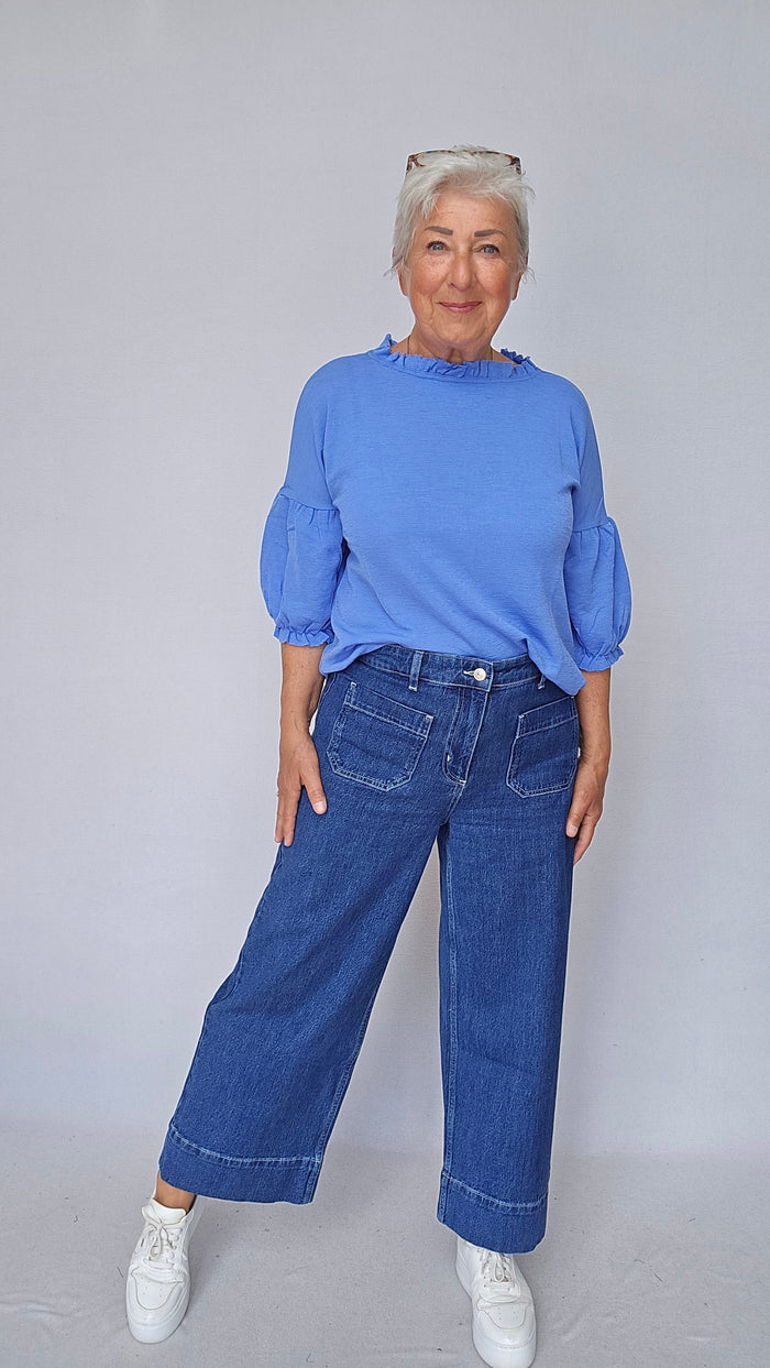By Basics Topp Milky Blue / XL by basics- 4055 Topp med rysjer rundt hals og ermer kunstkolonialen