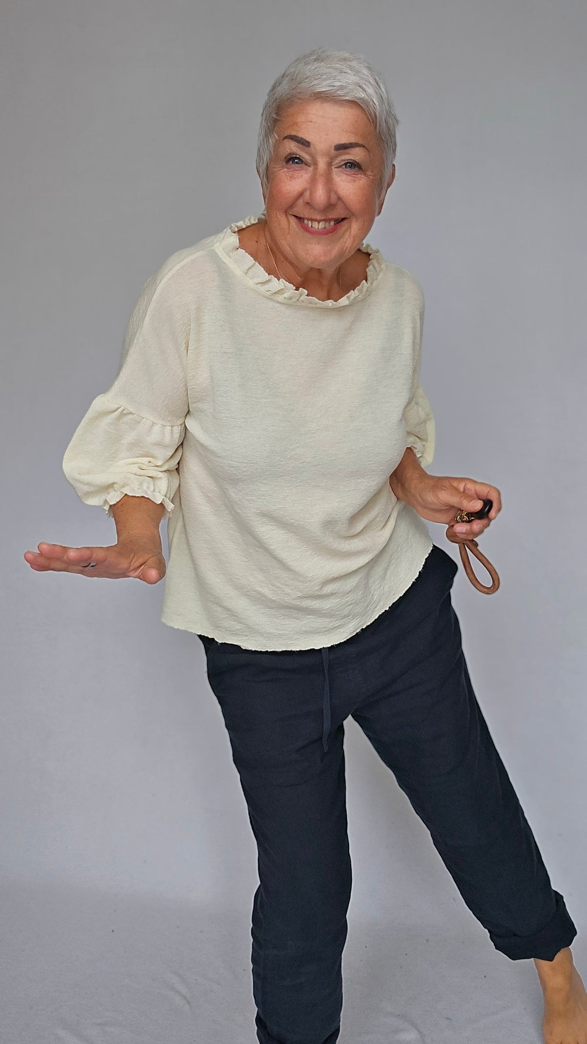 By Basics Topp Raw white / XXL By Basics- 4055 Topp med rysjer rundt hals og ermer kunstkolonialen