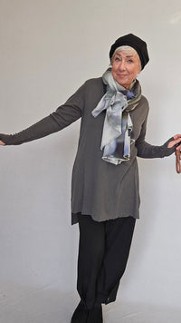 By Basics Tunika by basics- 6040 Tunika m/splitter i sidene kunstkolonialen