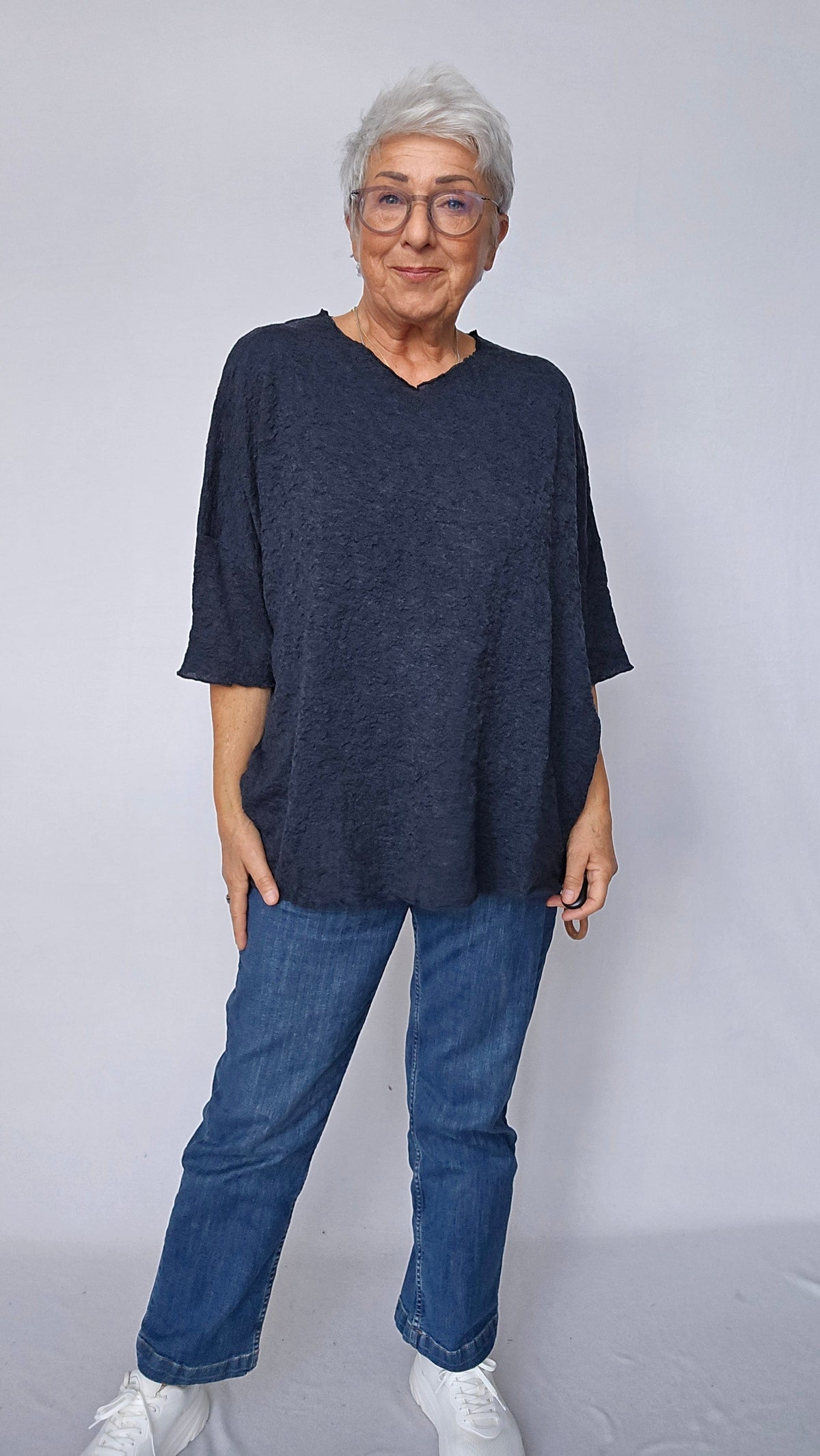 By Basics Ulltopp By basics- Bubblewool 4507 vid topp med v/hals kunstkolonialen