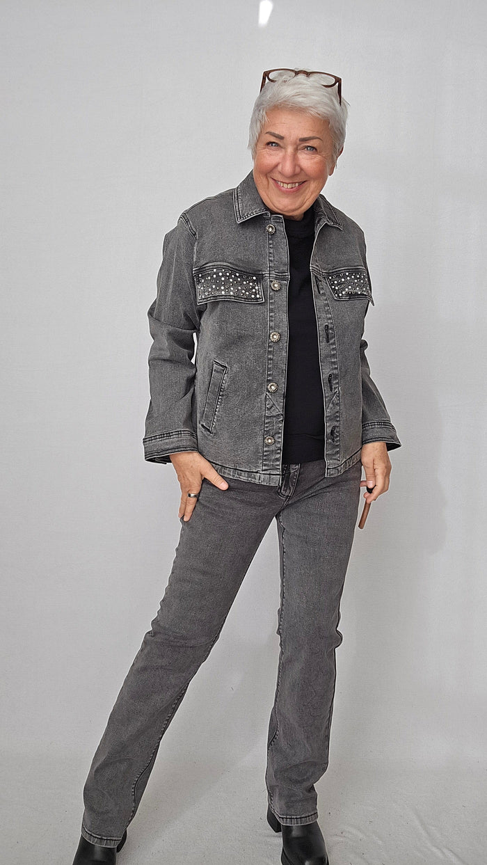 Cero Etage Jeansjakke Cero Etage-  Jeansjakke i Grey Denim m/pynt på lommene kunstkolonialen