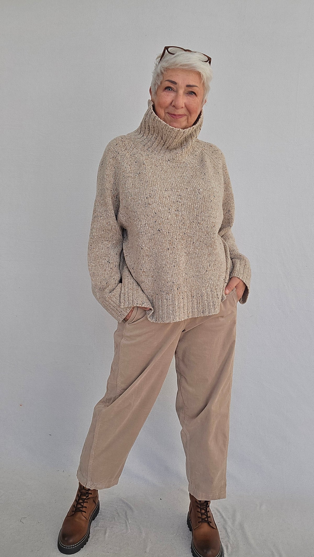 CRO Bukse Dark sand / 34 Cero – Carla barrel bukse i babycord kunstkolonialen
