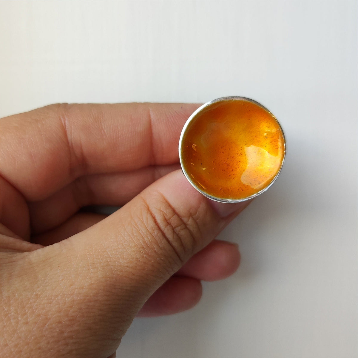 Embla Smykker Ring Amber Embla Smykker- Boble ring stor- i forskjellige farger (23mm i diam) kunstkolonialen