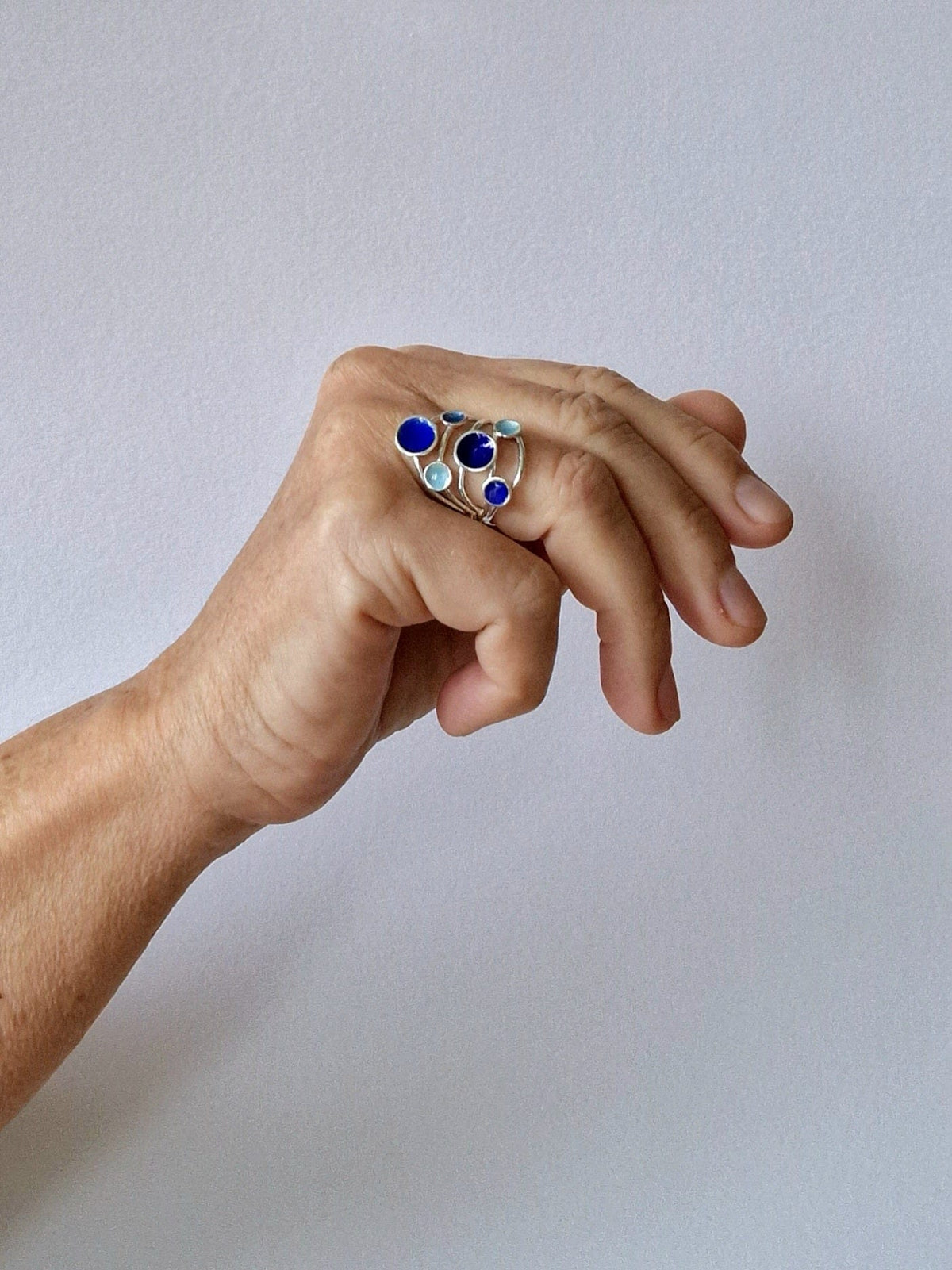Embla Smykker Ring Blåfarger Embla Smykker- Boble ring med seks bobler kunstkolonialen