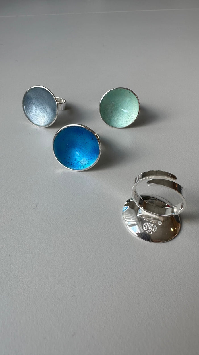 Embla Smykker Ring Embla Smykker- Boble ring stor- i forskjellige farger (23mm i diam) kunstkolonialen