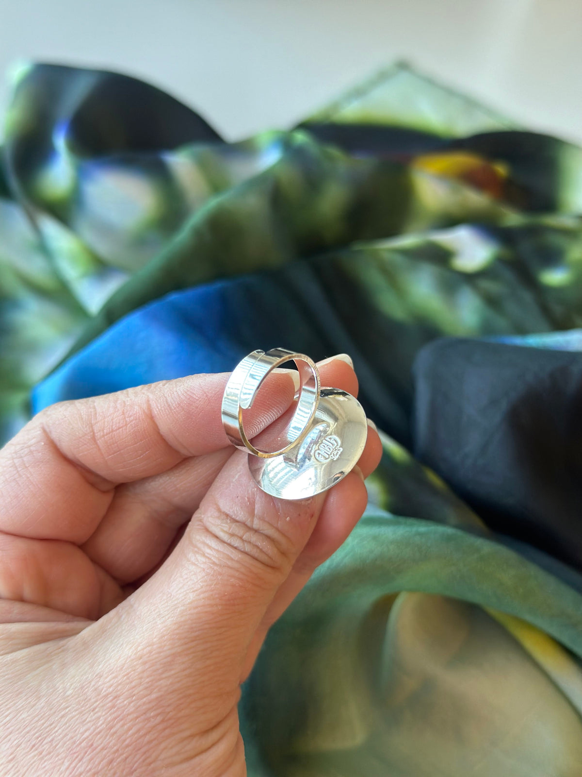 Embla Smykker Ring Embla Smykker- Boble ring stor- i forskjellige farger (23mm i diam) kunstkolonialen