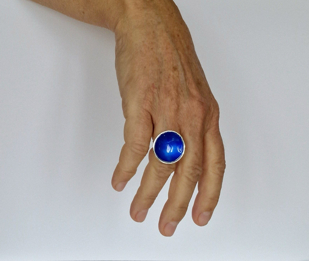 Embla Smykker Ring Embla Smykker- Boble ring stor- i forskjellige farger (23mm i diam) kunstkolonialen