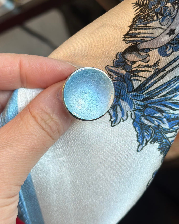 Embla Smykker Ring Lys blå Embla Smykker- Boble ring stor- i forskjellige farger (23mm i diam) kunstkolonialen