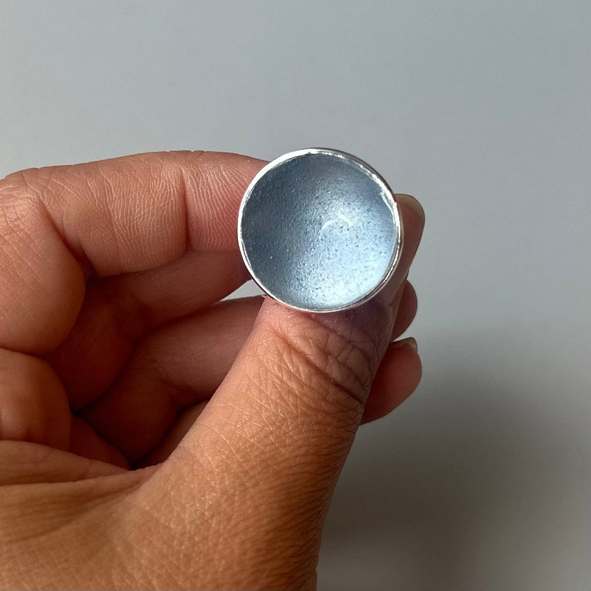 Embla Smykker Ring Lys grå Embla Smykker- Boble ring stor- i forskjellige farger (23mm i diam) kunstkolonialen