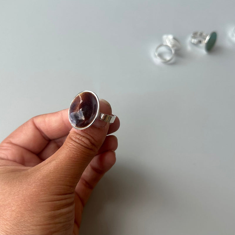 Embla Smykker Ring Sjokolade Embla Smykker- Boble ring stor- i forskjellige farger (23mm i diam) kunstkolonialen