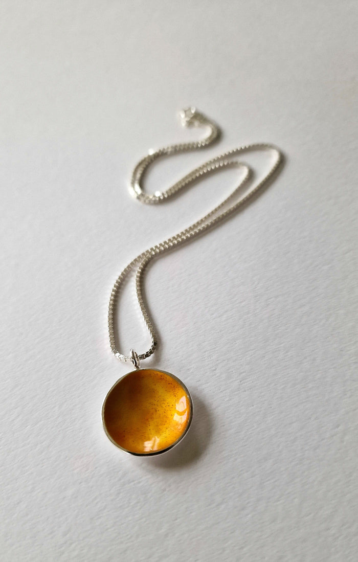 Embla Smykker Smykker Amber Embla Smykker- Boble anheng, 24 mm i diam, med sølvkjede i 50 cm* kunstkolonialen