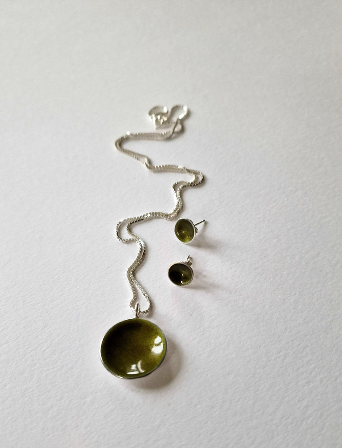 Embla Smykker Smykker Oliven Embla Smykker- Boble anheng, 24 mm i diam, med sølvkjede i 50 cm* kunstkolonialen