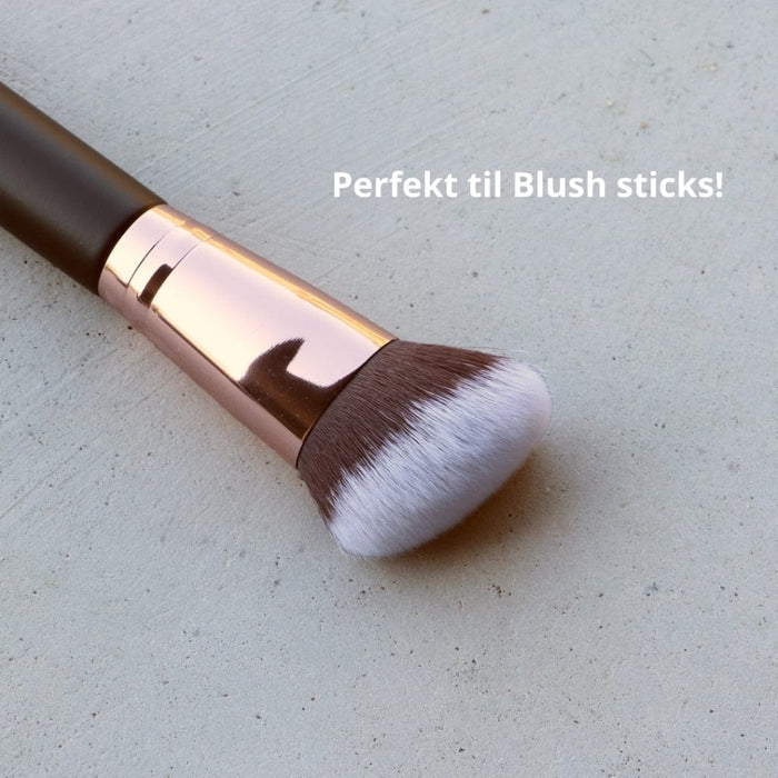 FRID Cosmetics Sminkekoster Sculpting brush angled FRID Cosmetics- Diverse sminkekoster kunstkolonialen
