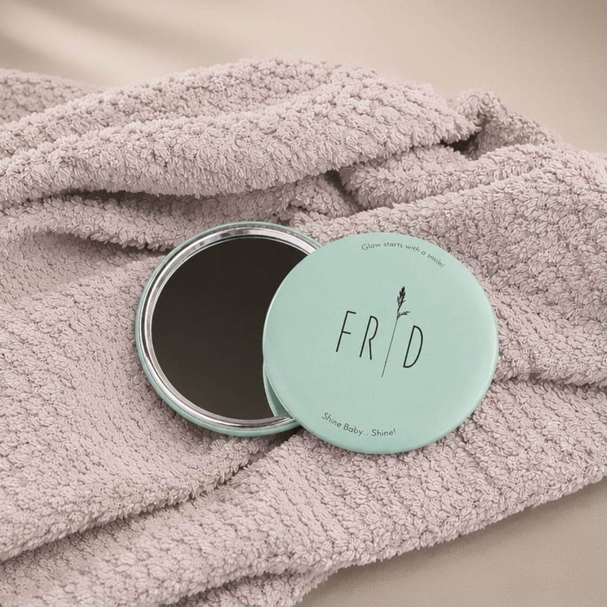 FRID Cosmetics Speil FRid Cosmetics- Lite rundt speil kunstkolonialen