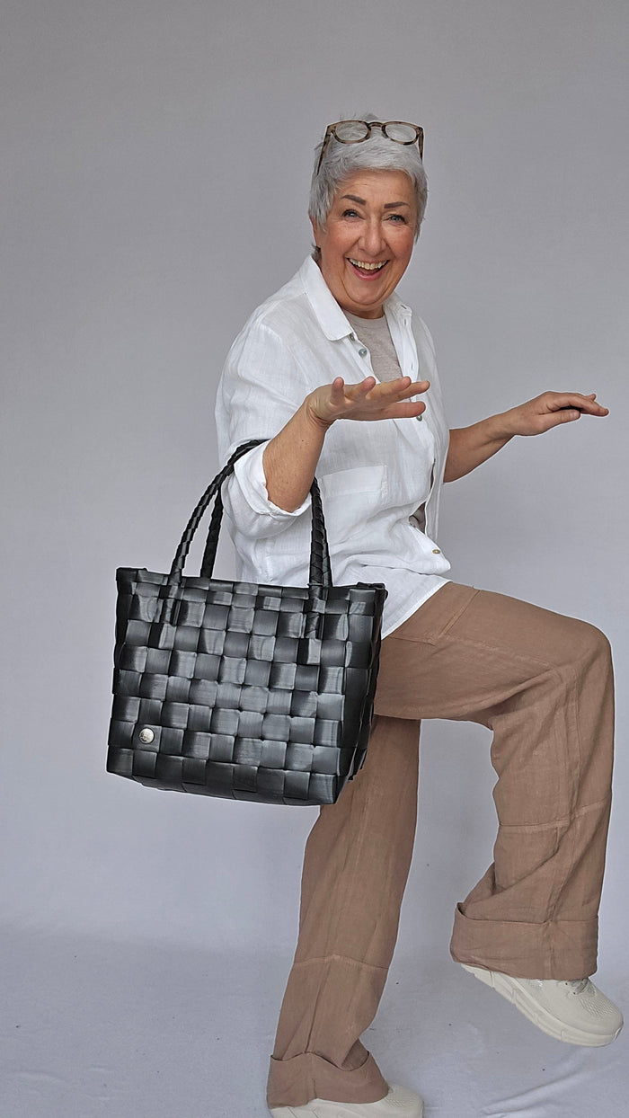 Handed By Handlenett Black Handed By- Paris Shopper- I mange fine farger  -COLOR ME HAPPY! kunstkolonialen