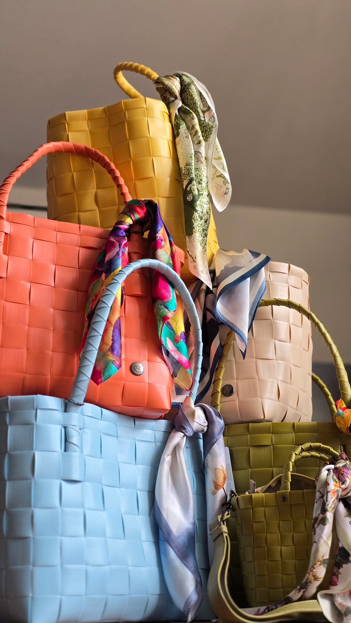 Handed By Handlenett Handed By- Paris Shopper- I mange fine farger  -COLOR ME HAPPY! kunstkolonialen