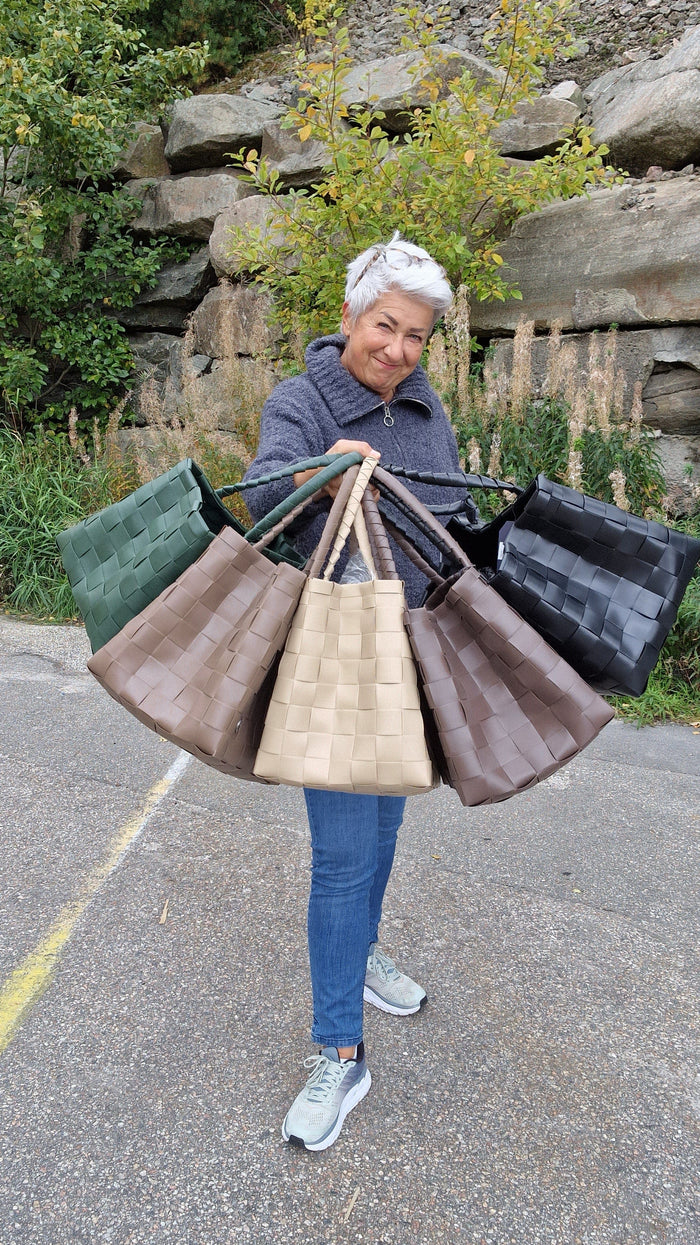 Handed By Handlenett Handed By- Paris Shopper- I mange fine farger  -COLOR ME HAPPY! kunstkolonialen