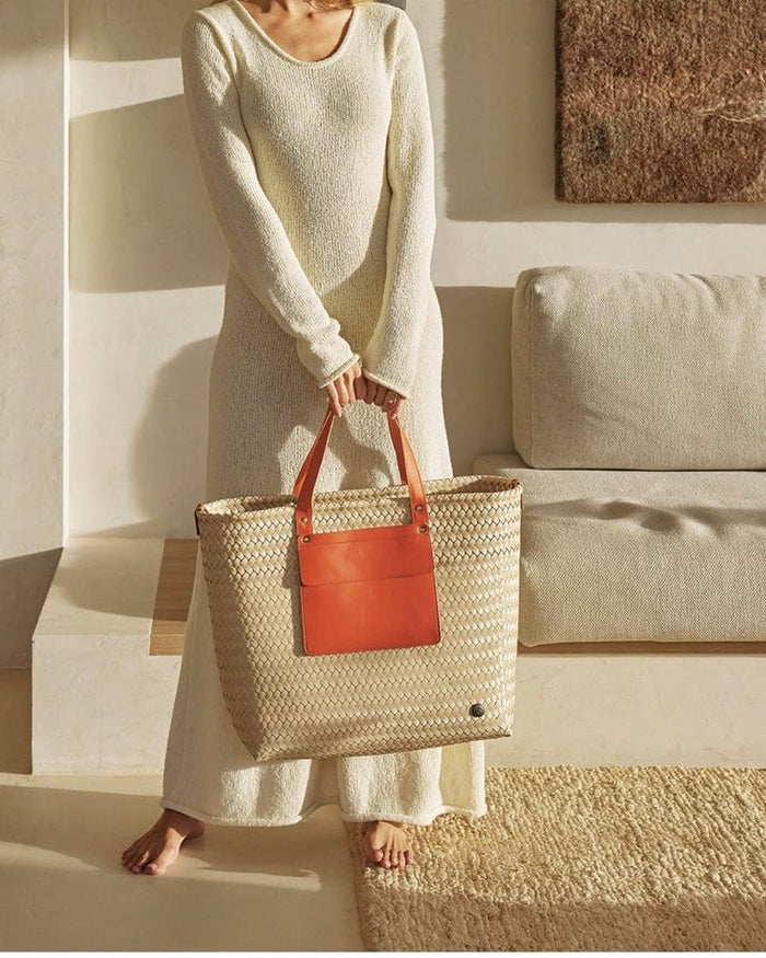 Handed By Vesker Handed By- Percey Shopper kunstkolonialen