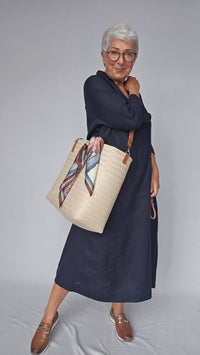Handed By Vesker Handed By- Percey Shopper kunstkolonialen