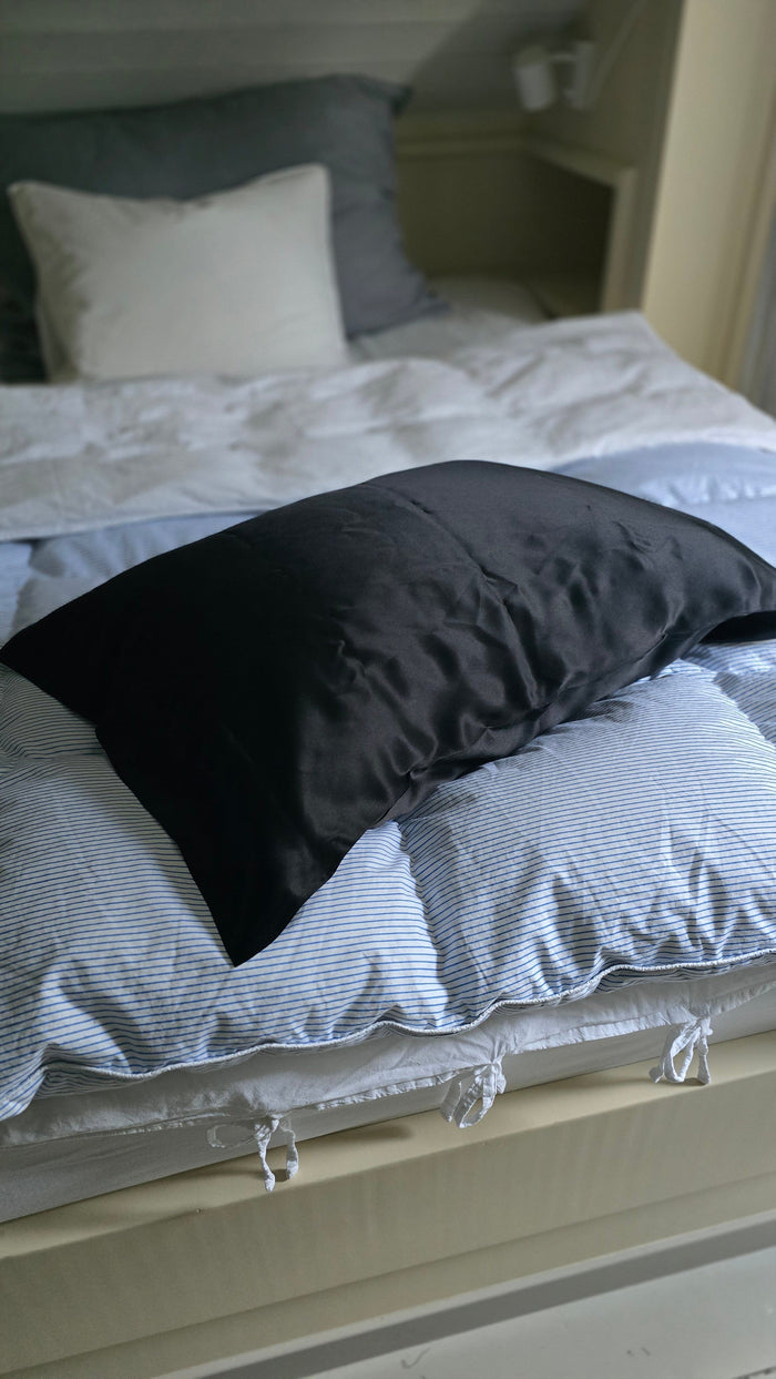 Kunstkolonialen Putetrekk Kunstkolonialen- Putetrekk i 100 % Mulberry Silke kunstkolonialen