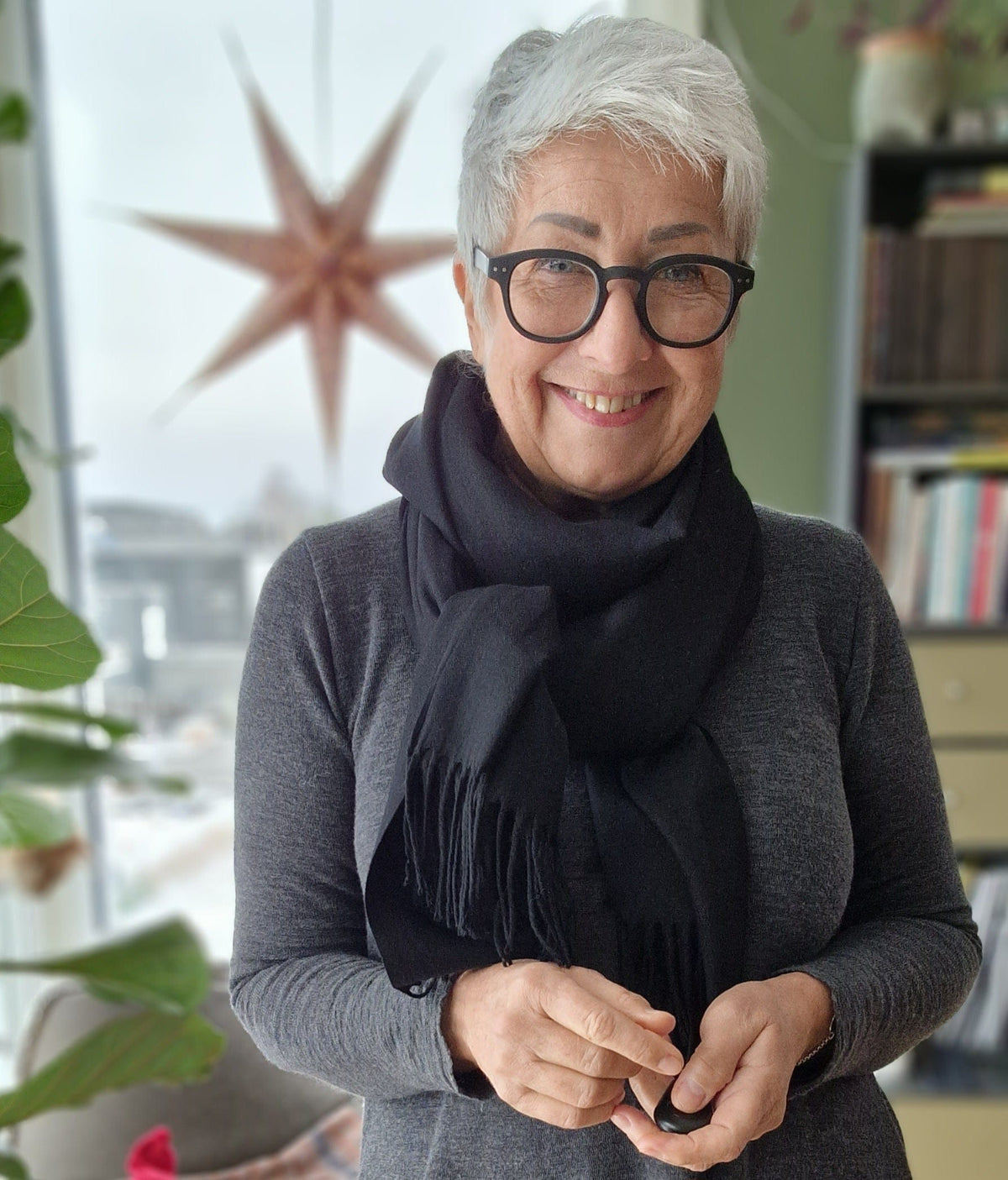 Kvitfjell Handbags Skjerf Black Kvitfjell- Cashmereskjerf i mange fine farger kunstkolonialen