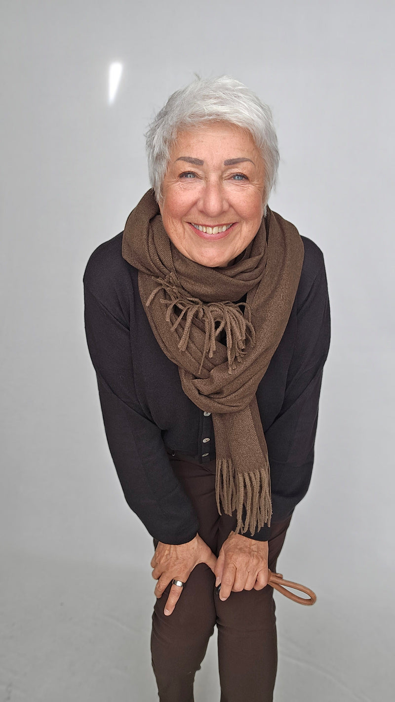 Kvitfjell Handbags Skjerf Cacao Kvitfjell- Cashmereskjerf i mange fine farger kunstkolonialen