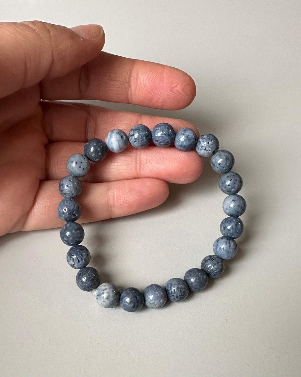 Leas Verden Armbånd Blågrå korall Leas verden- Armbånd med forskjellige stein kunstkolonialen