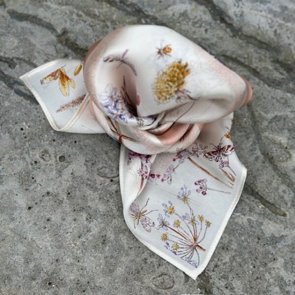 Leas Verden Skjerf Fiorella peach Leas Verden- Silkeskjerf 53 x 53 cm kunstkolonialen