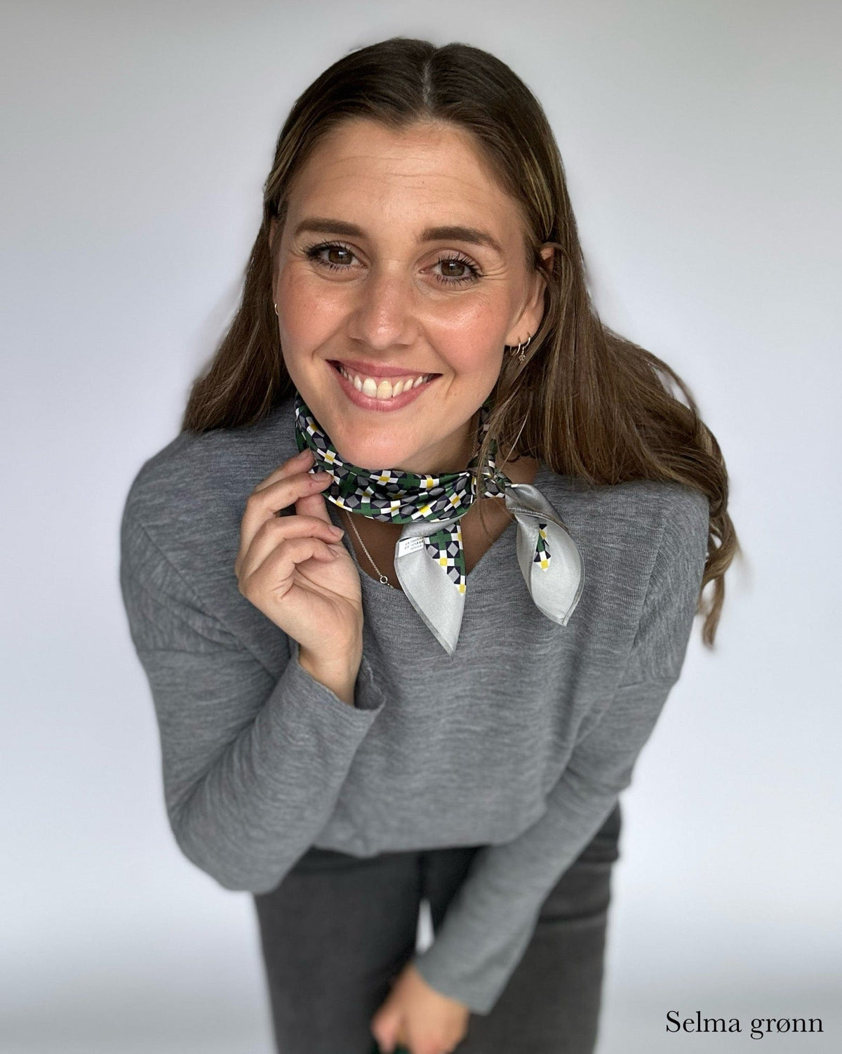 Leas Verden Skjerf Leas Verden- Silkeskjerf 53 x 53 cm kunstkolonialen