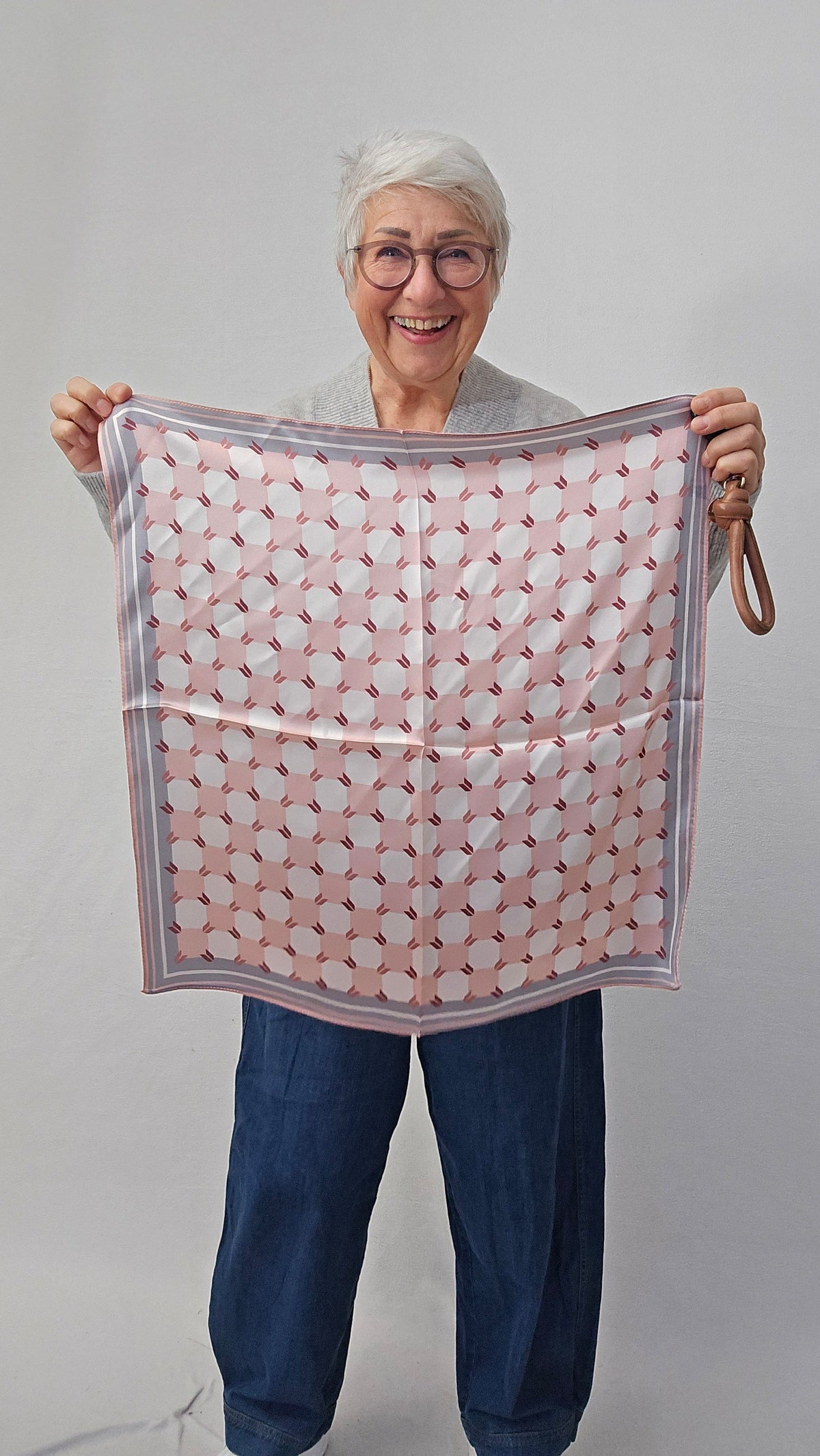 Leas Verden Skjerf Leas Verden- Silkeskjerf 53 x 53 cm kunstkolonialen