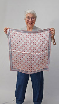 Leas Verden Skjerf Leas Verden- Silkeskjerf 53 x 53 cm kunstkolonialen