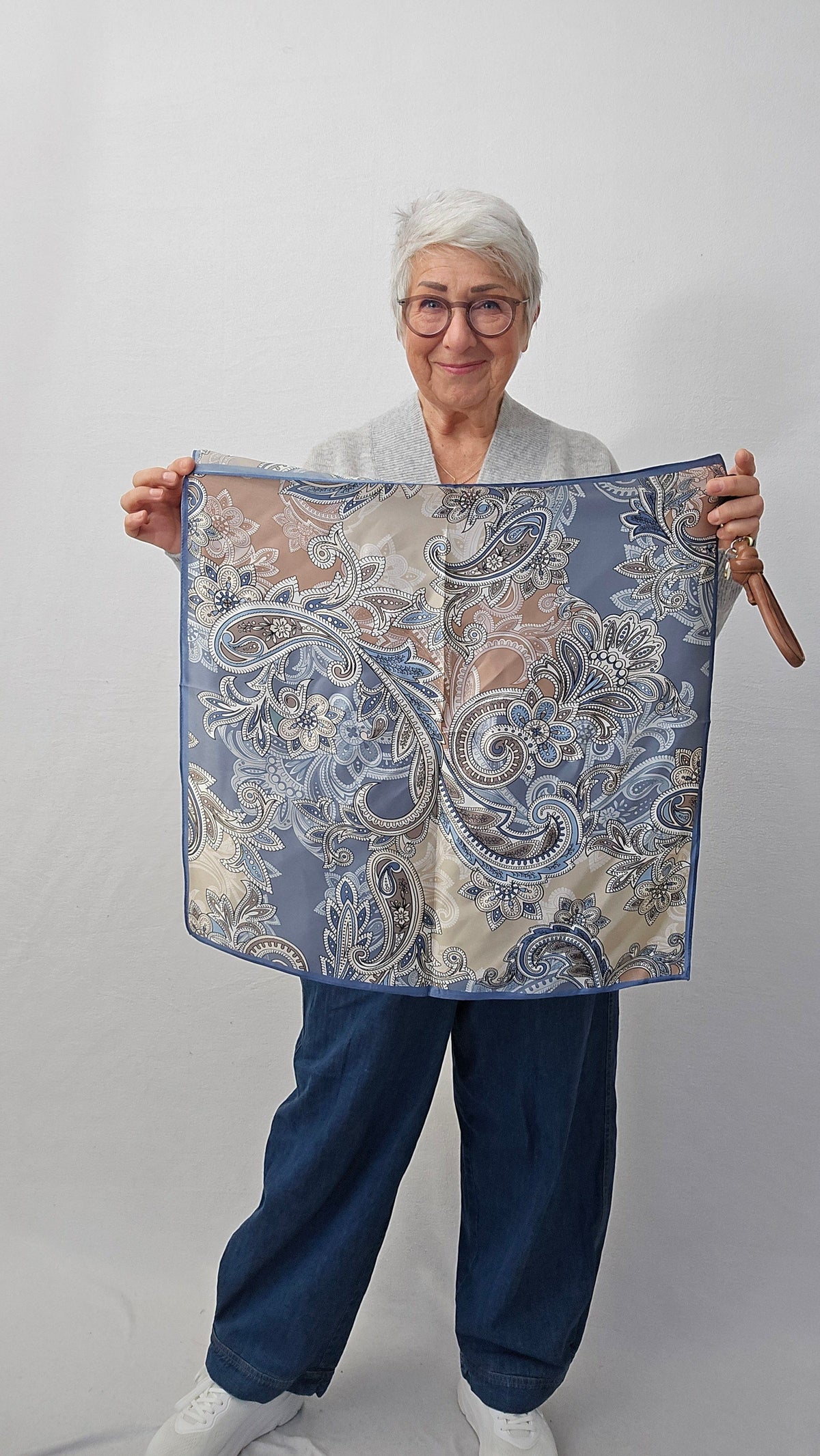 Leas Verden Skjerf Leas Verden- Silkeskjerf 53 x 53 cm kunstkolonialen